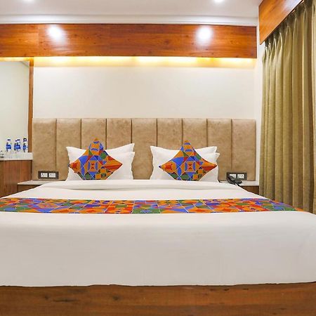 Fabhotel Golf Inn Golf Course Road 구르가온 외부 사진