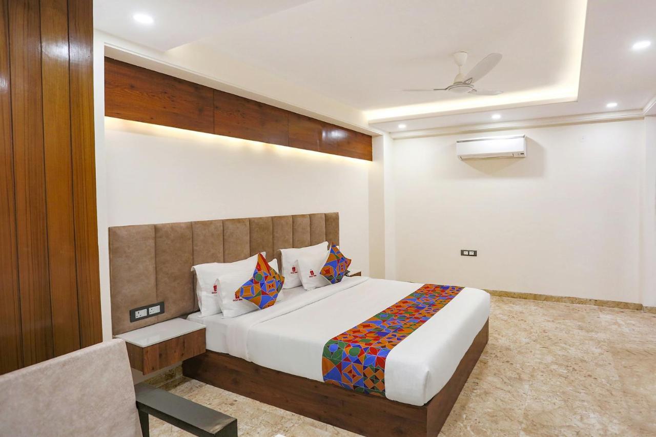 Fabhotel Golf Inn Golf Course Road 구르가온 외부 사진