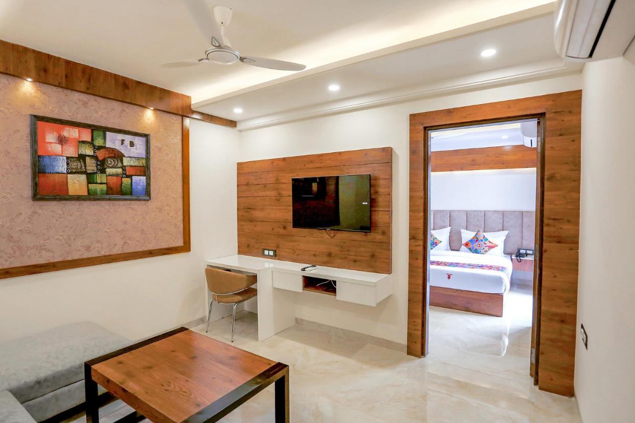 Fabhotel Golf Inn Golf Course Road 구르가온 외부 사진