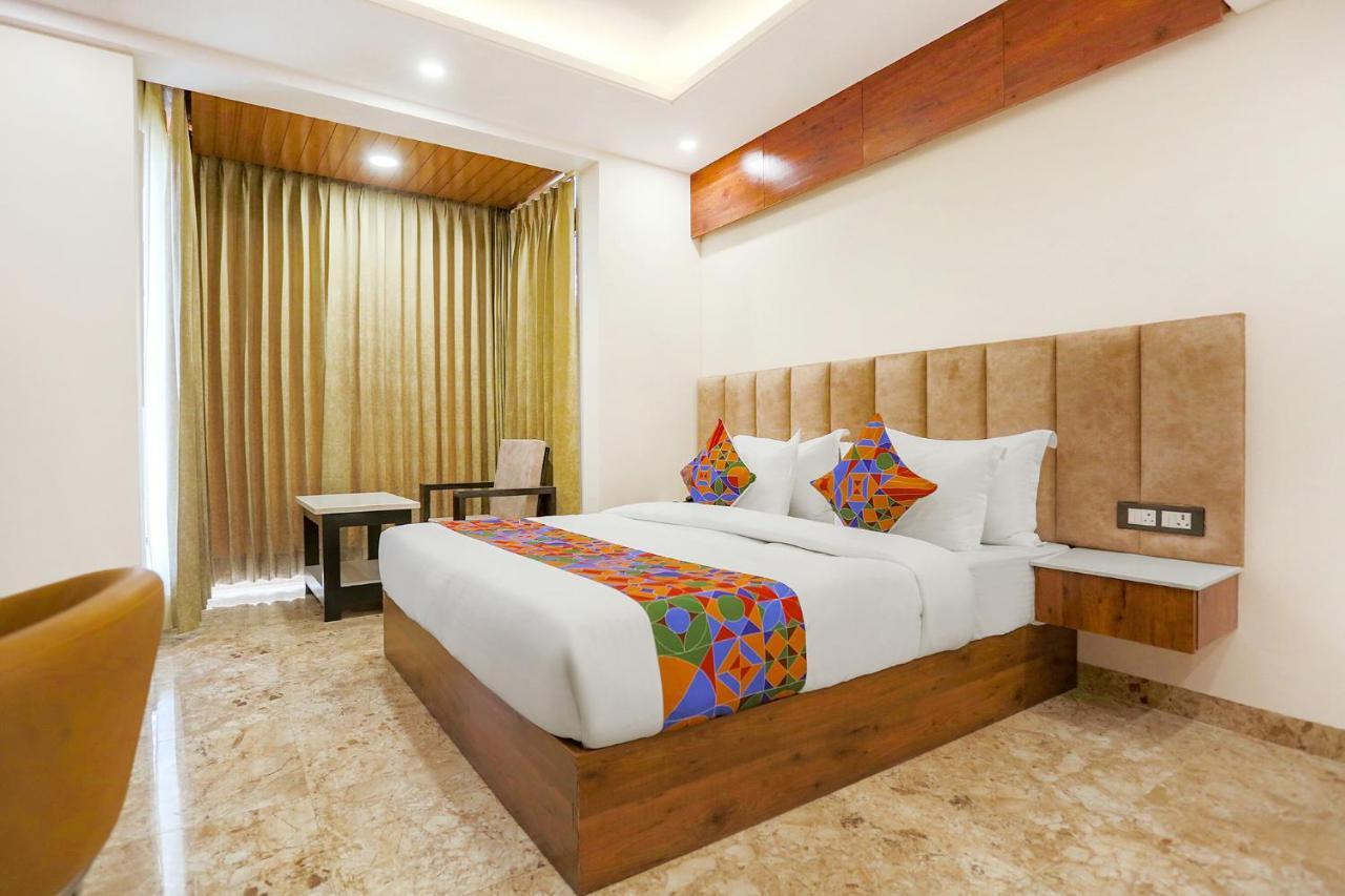 Fabhotel Golf Inn Golf Course Road 구르가온 외부 사진