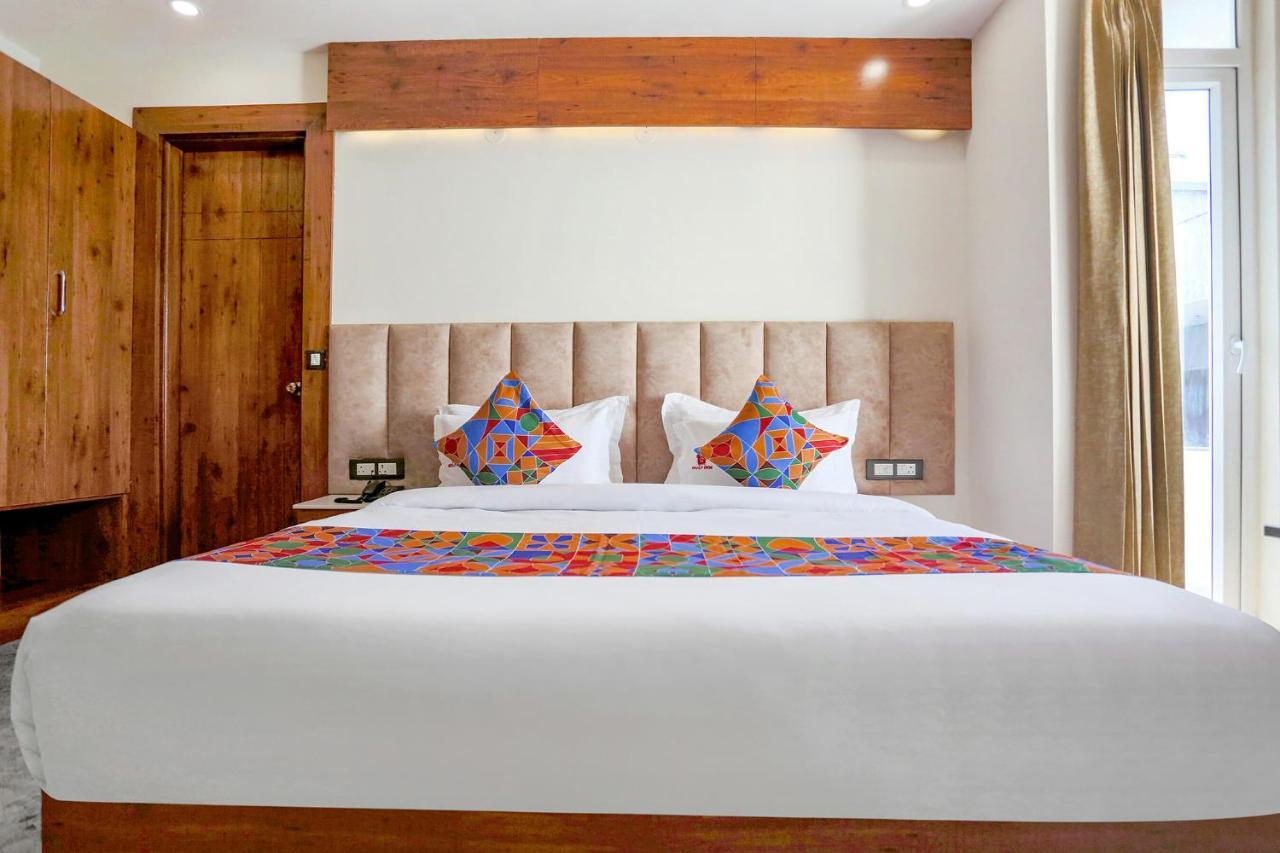 Fabhotel Golf Inn Golf Course Road 구르가온 외부 사진