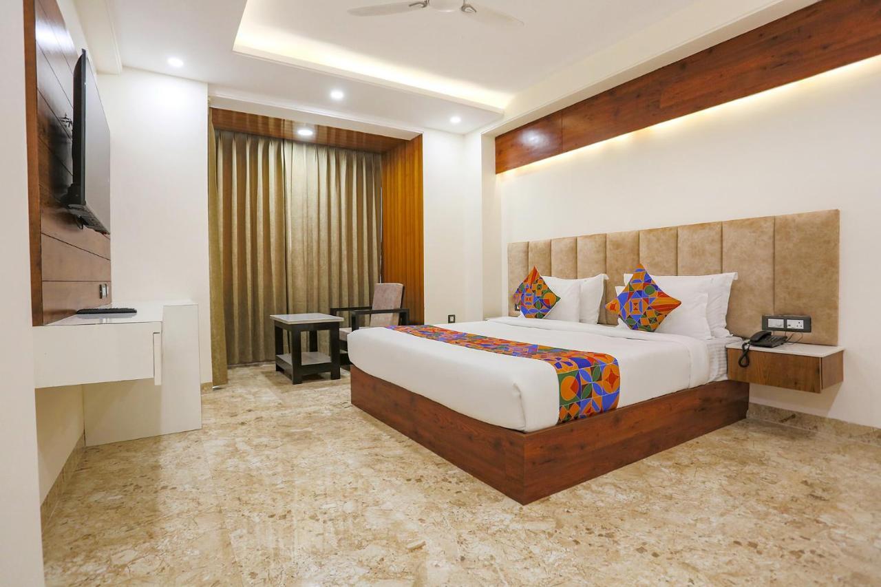 Fabhotel Golf Inn Golf Course Road 구르가온 외부 사진