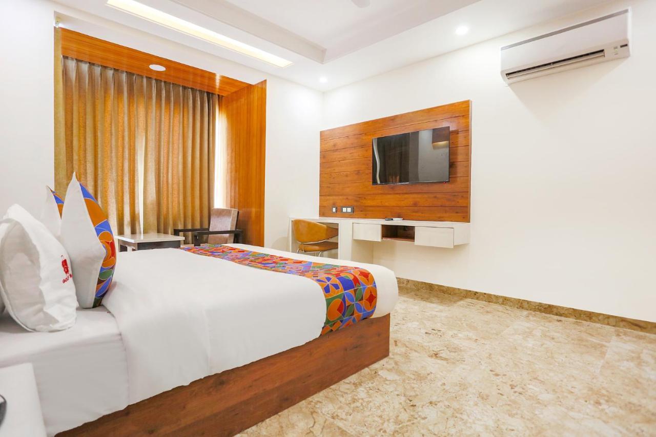 Fabhotel Golf Inn Golf Course Road 구르가온 외부 사진