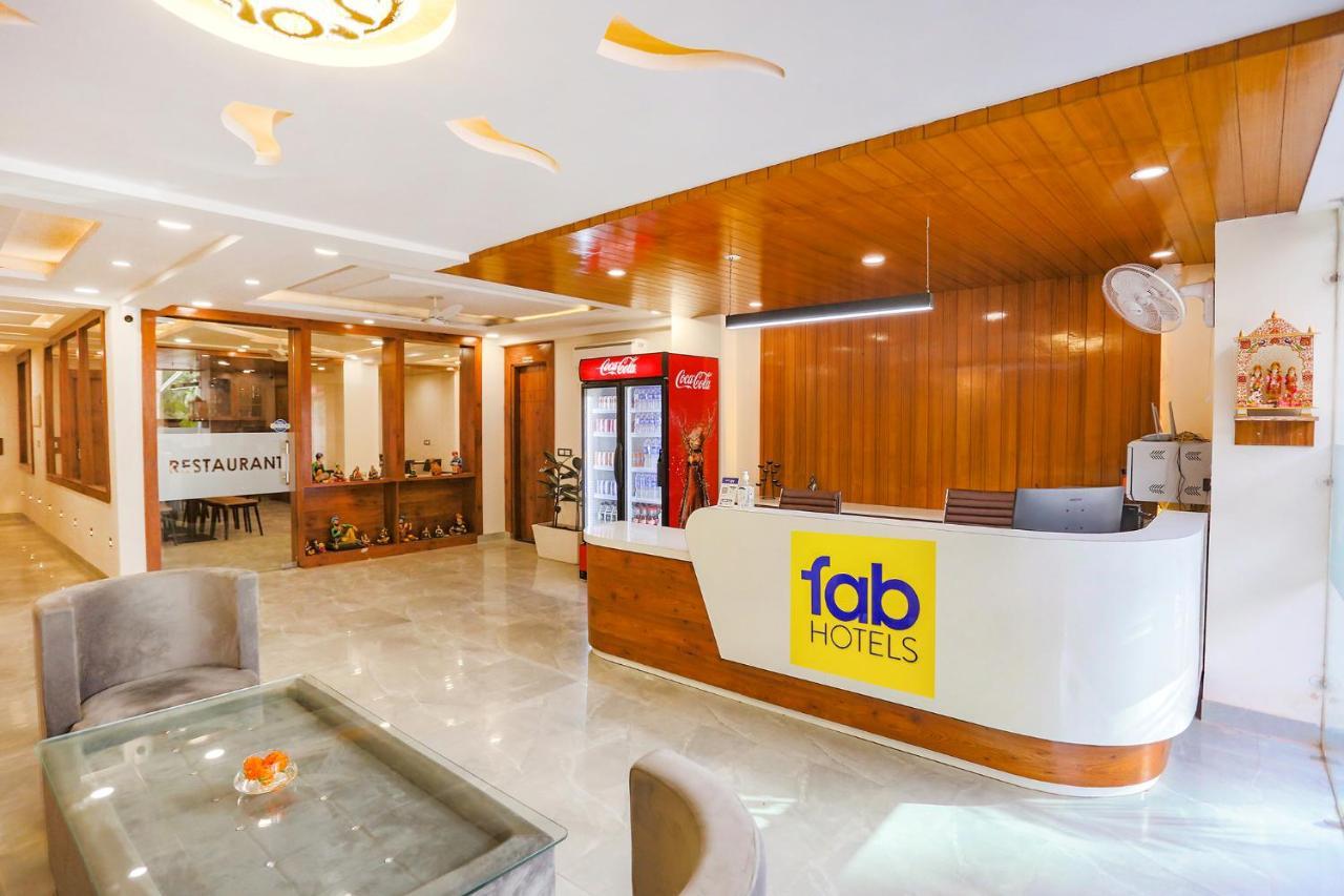 Fabhotel Golf Inn Golf Course Road 구르가온 외부 사진