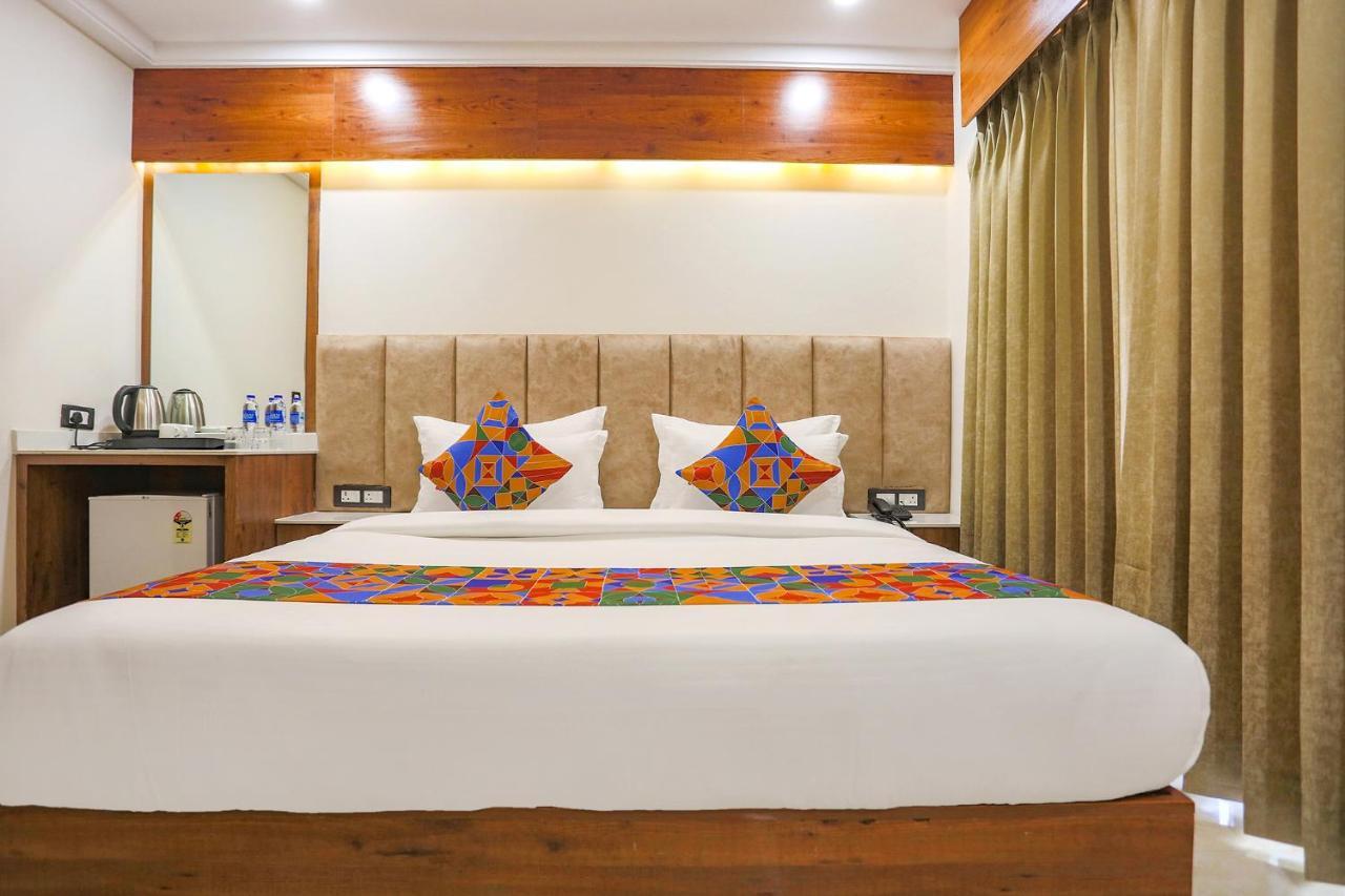 Fabhotel Golf Inn Golf Course Road 구르가온 외부 사진