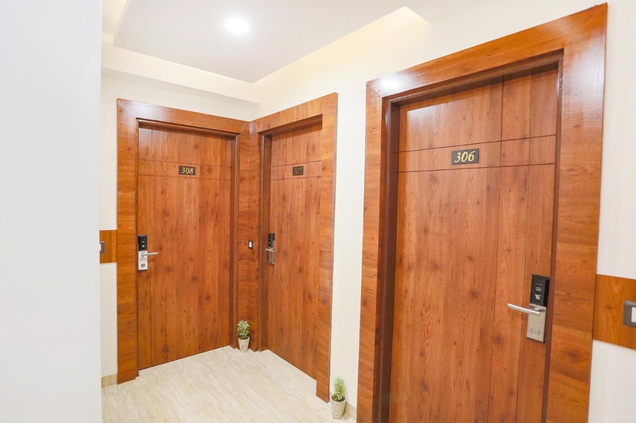 Fabhotel Golf Inn Golf Course Road 구르가온 외부 사진