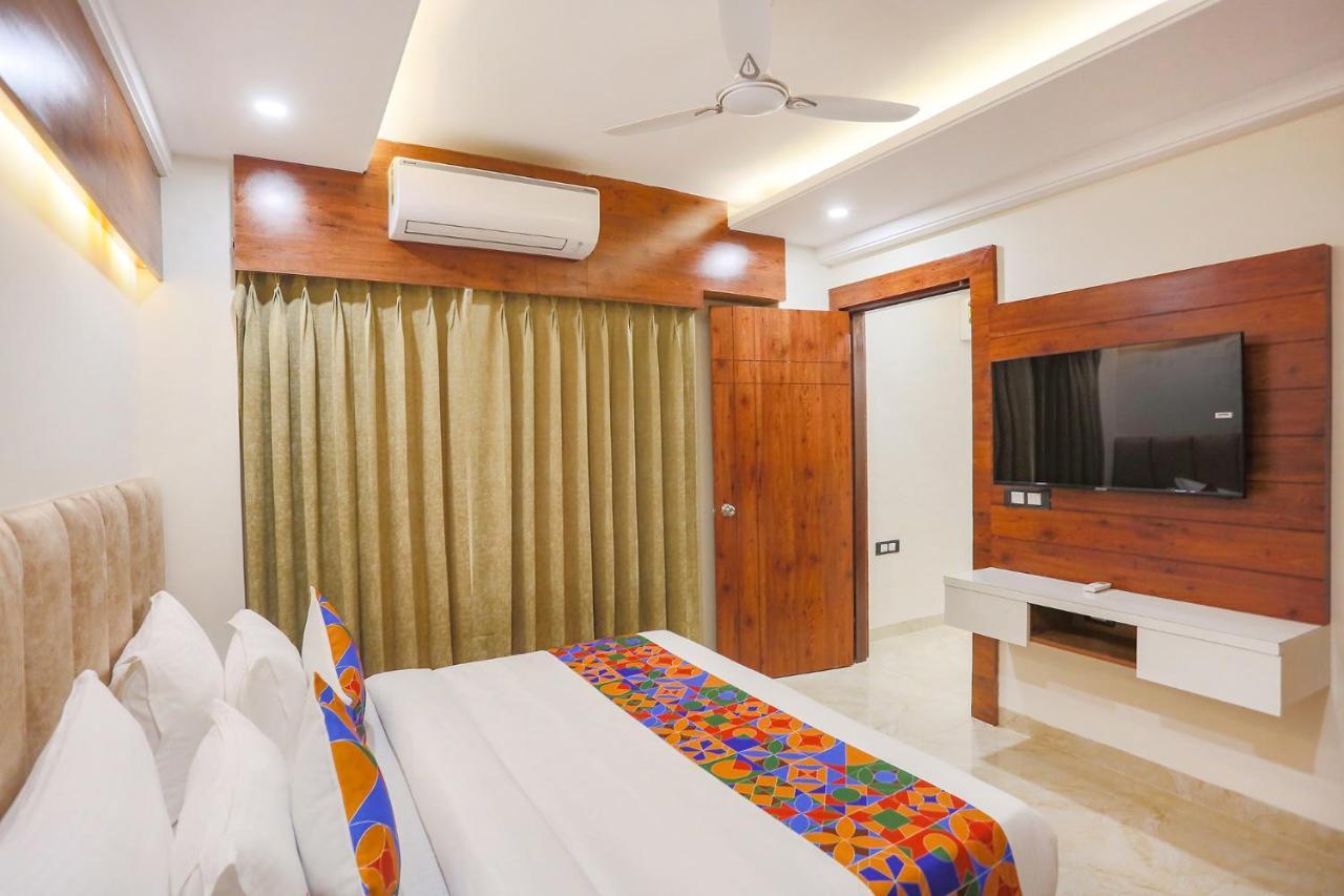 Fabhotel Golf Inn Golf Course Road 구르가온 외부 사진