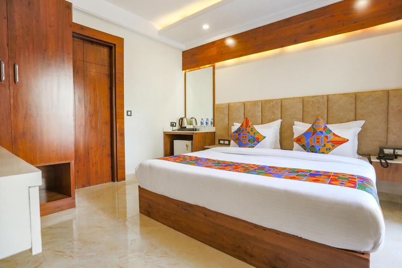 Fabhotel Golf Inn Golf Course Road 구르가온 외부 사진